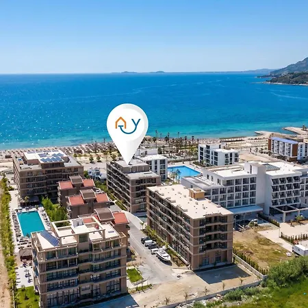 Modern Pool Side Palm - Happy * Vlorë