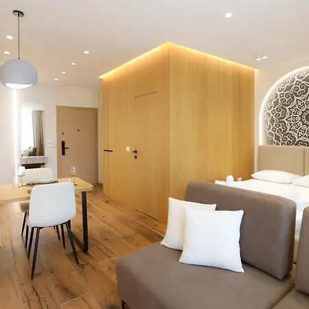 Modern Pool Side Palm - Happy Appartement
