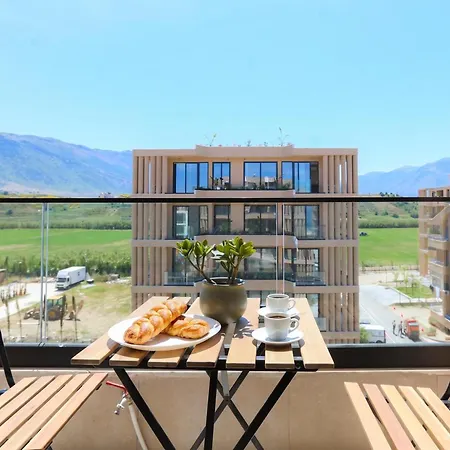 Modern Pool Side Palm - Happy Vlorë